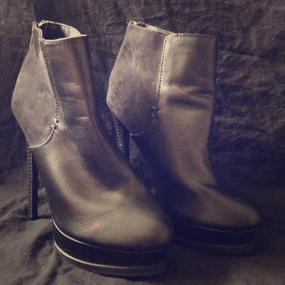 Black Heel Booties 🕷